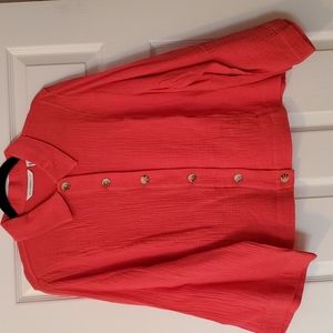 ISAAC MIZRAHI LIVE coral crinkle cotton short jacket with pockets, size L,NWOT.